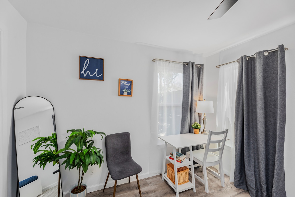 Cozy Condo in Central Austin ~ 2BR/1BA, Sleeps 6