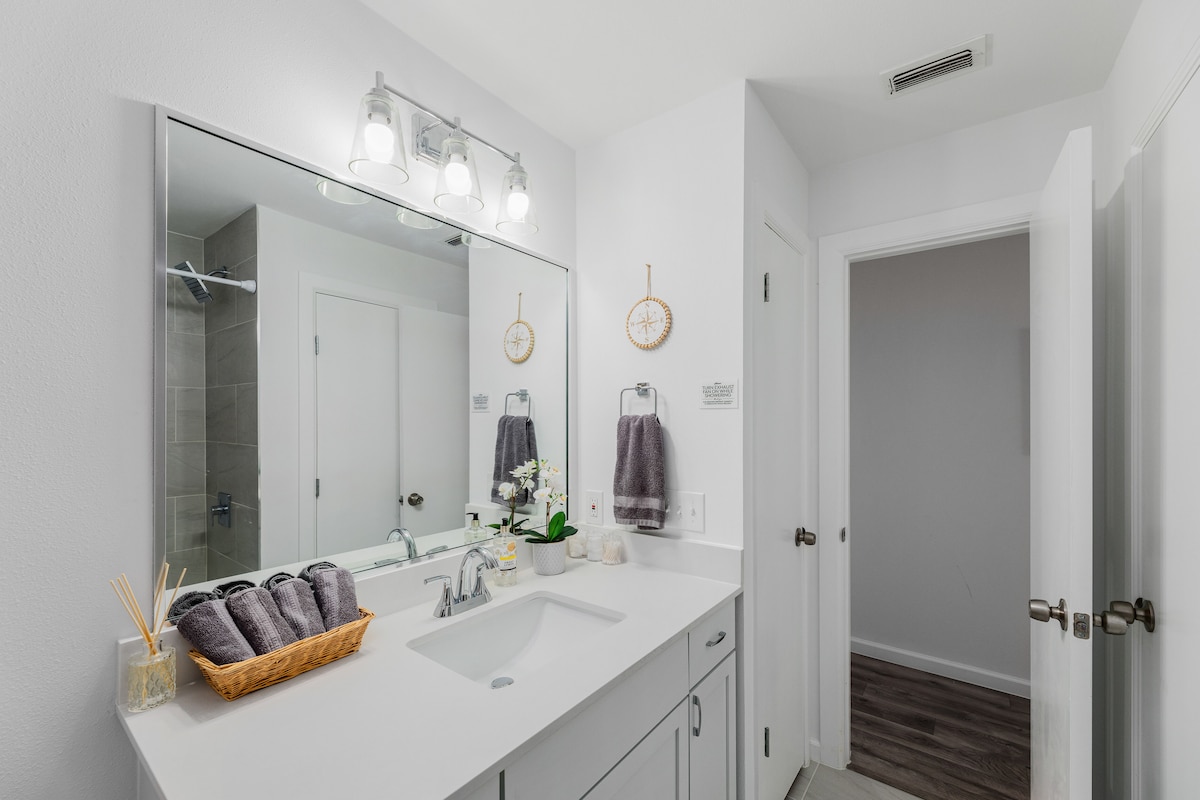 Cozy Condo in Central Austin ~ 2BR/1BA, Sleeps 6