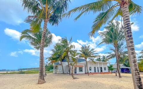 Qua By the Beach