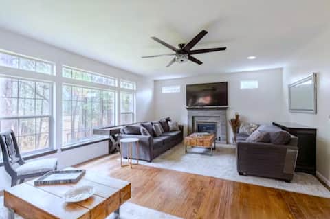 ~5000s/f of Luxury•25 Guests•Hot Tub w/Views+Games