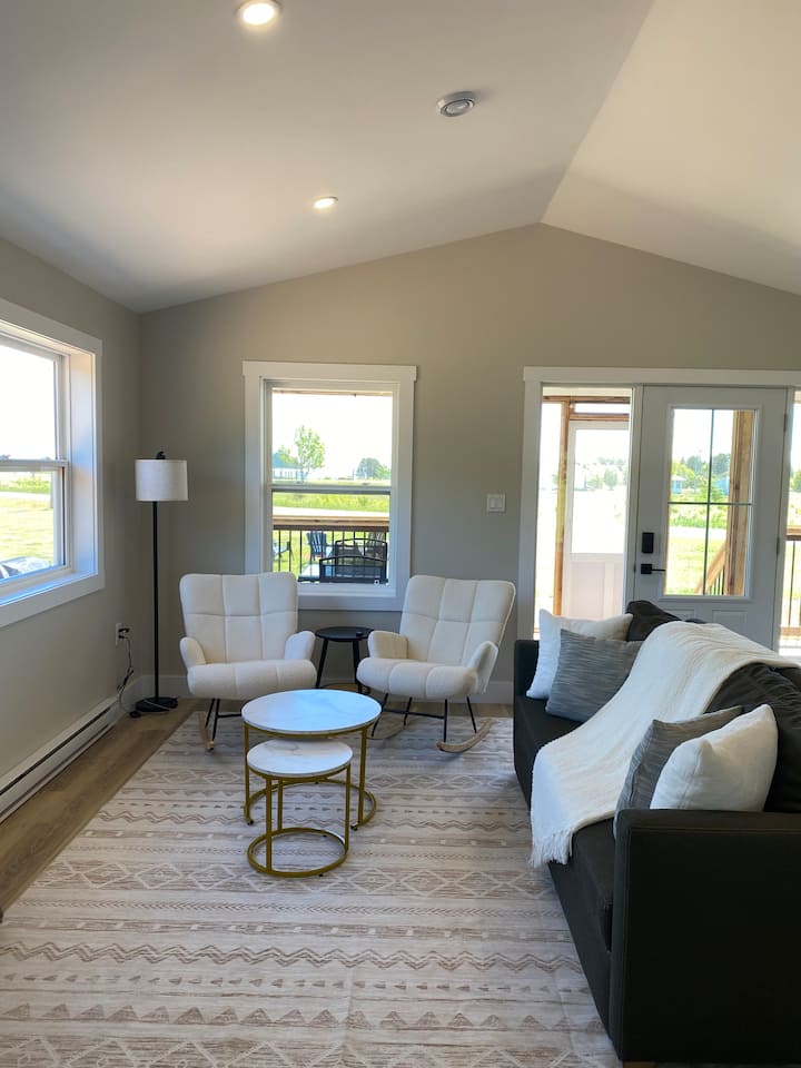 Waterfront Access/hot Tub - Prince Edward Island