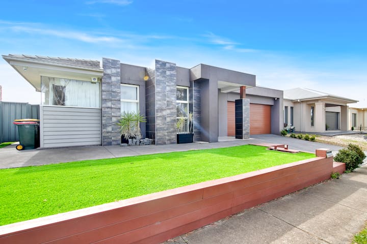 Lakeside House in Manor Lakes