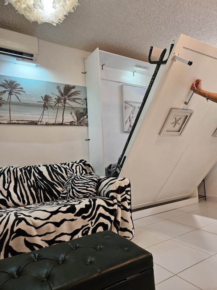 Best Location Beachfront Stylish Studio! - Freeport