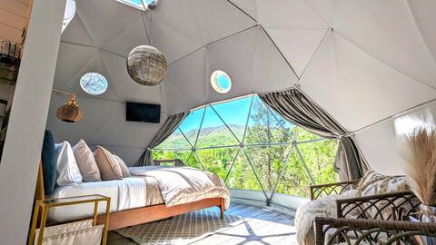 Luxury Couples Dome With Hot Tub & Mountain Views!