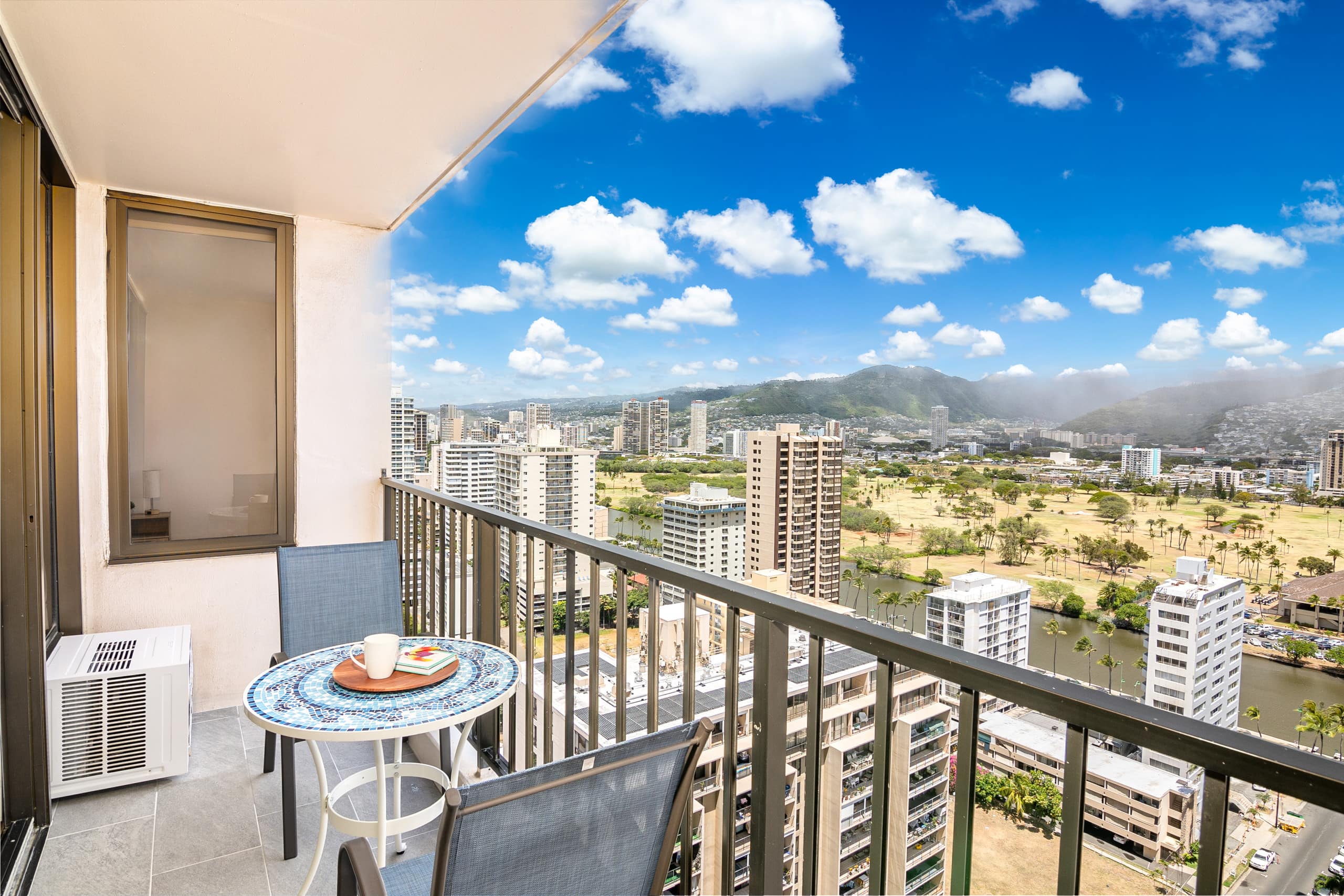 Condo in Honolulu · ★4.86 · 1 bedroom · 2 beds · 1 private bath - Image 42