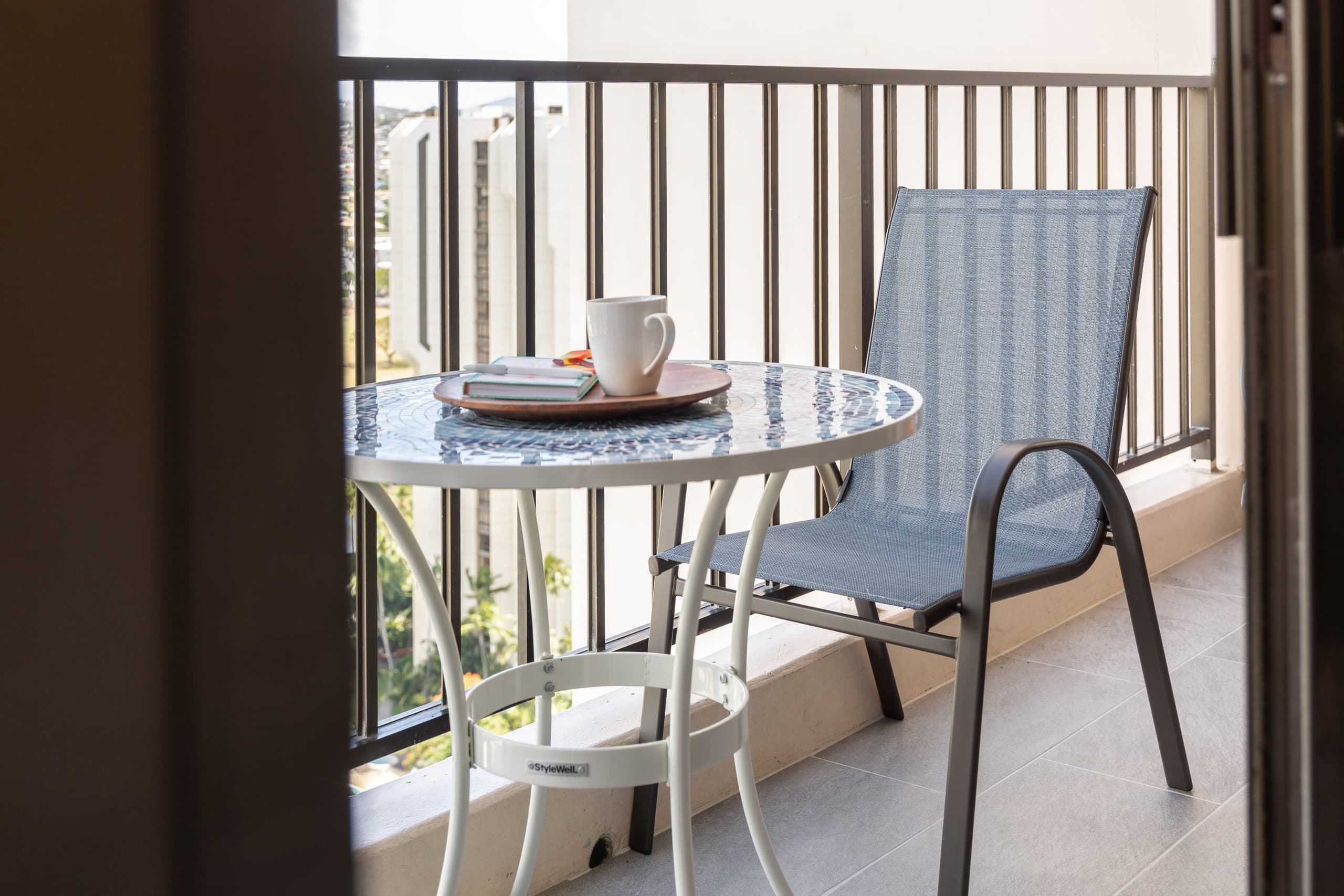 Condo in Honolulu · ★4.86 · 1 bedroom · 2 beds · 1 private bath - Image 45