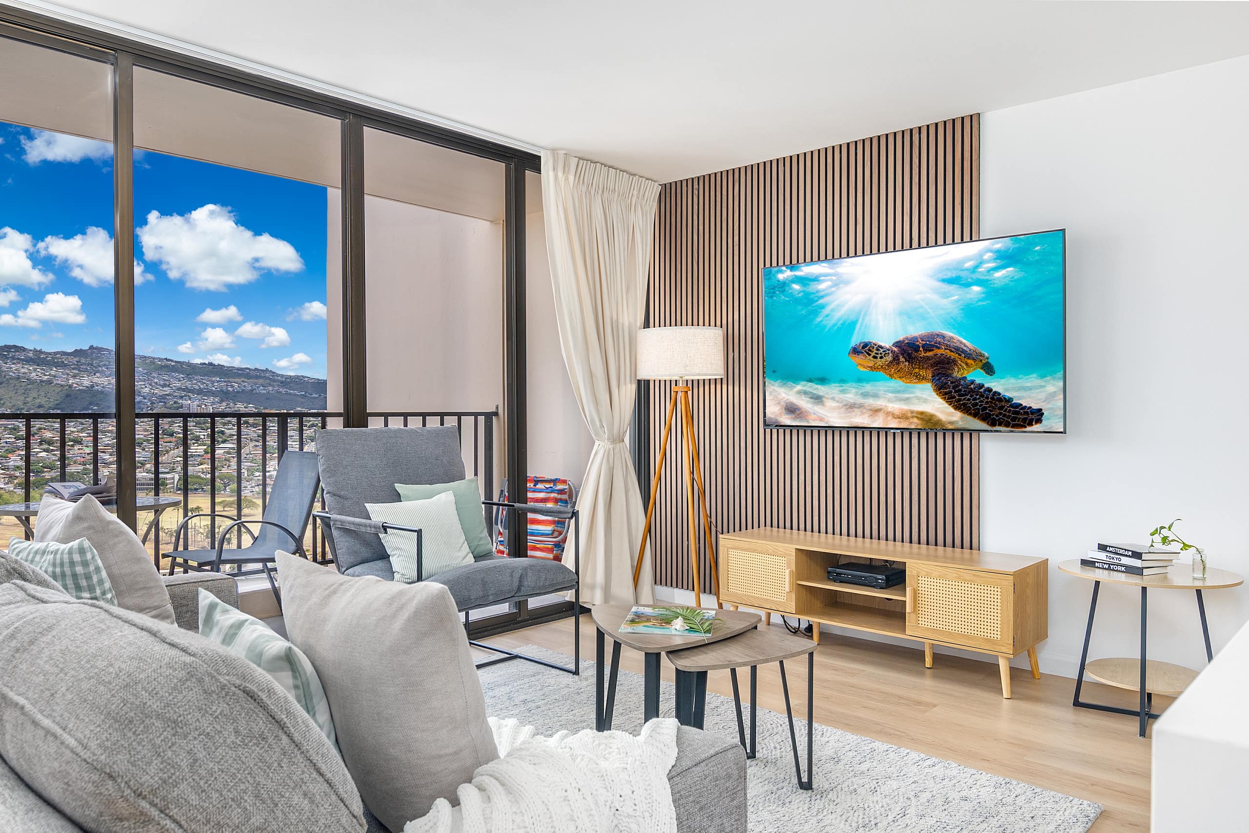 Condo in Honolulu · ★4.86 · 1 bedroom · 2 beds · 1 private bath - Image 4