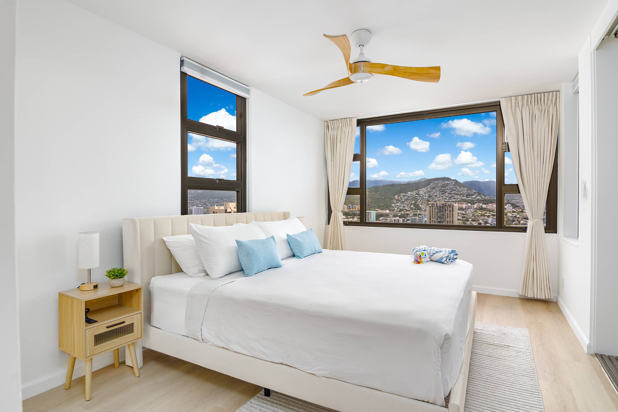 Condo in Honolulu · ★4.86 · 1 bedroom · 2 beds · 1 private bath - Image 31