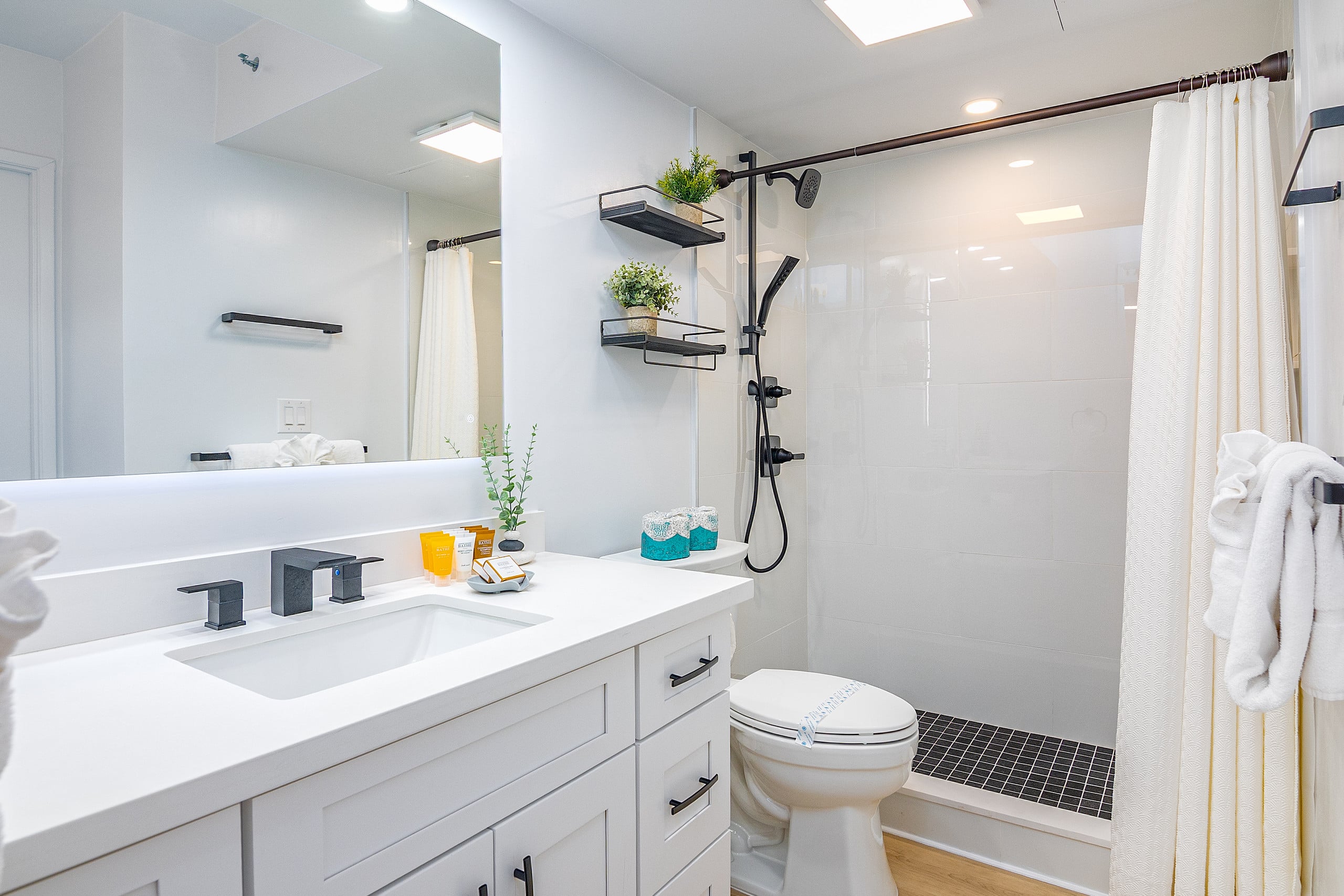 Condo in Honolulu · ★4.86 · 1 bedroom · 2 beds · 1 private bath - Image 38
