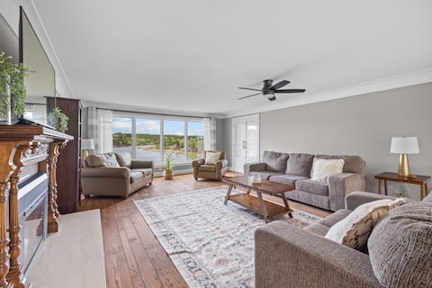 Top Airbnb: The Landing | Executive Waterfront Home in New London
