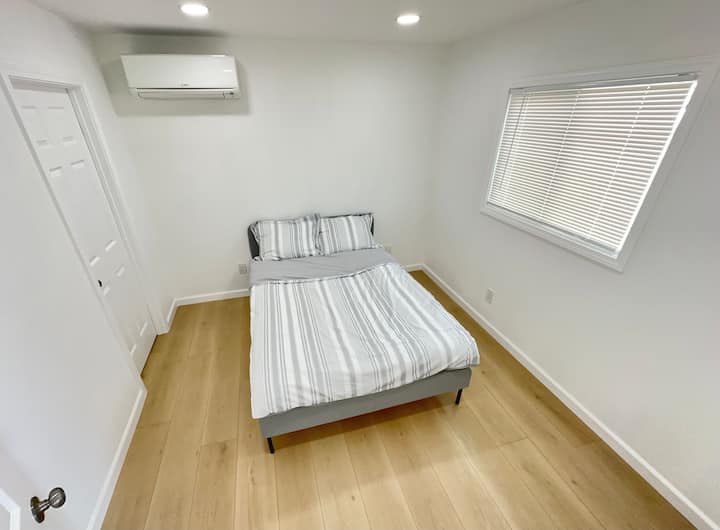 Unten. Privates Zimmer mit Badezimmer
