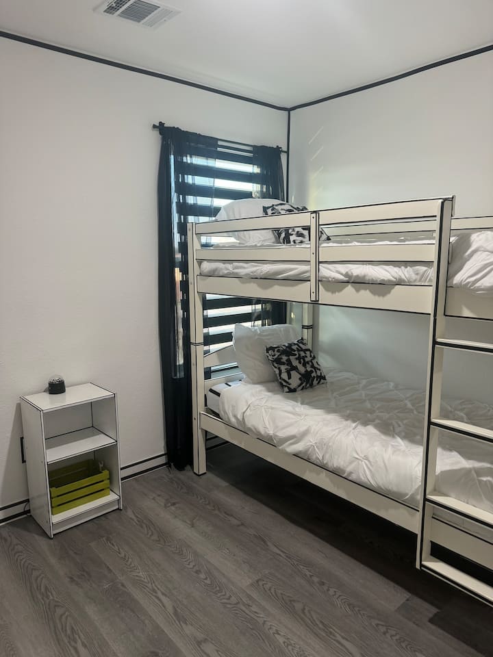 Dormitorio 3: espacio adicional para dormir para grupos/
