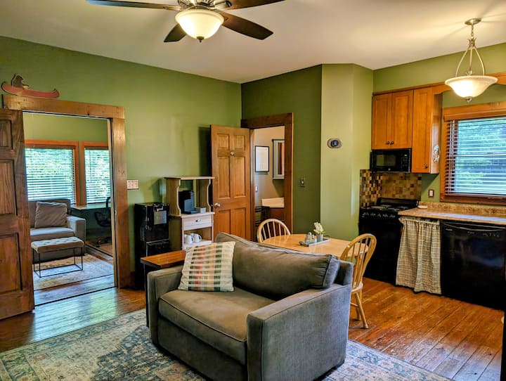 Whispering Woods Cottage | Hot Tub | Pool - Kentucky