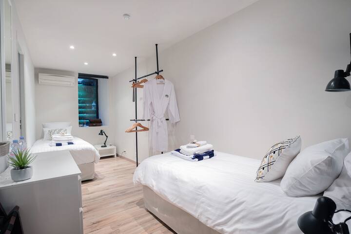 Луксозно спално бельо с  2 легла 90x200 см - матрак 30 см
Климатик и Wi-Fi 6 