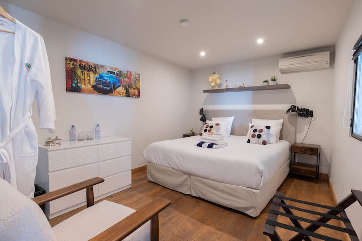 Луксозно спално бельо с голямо легло 1,80 х 2,00м или 2 легла 90 х 200 см - матрак 30 см
Климатик и Wi-Fi 6.