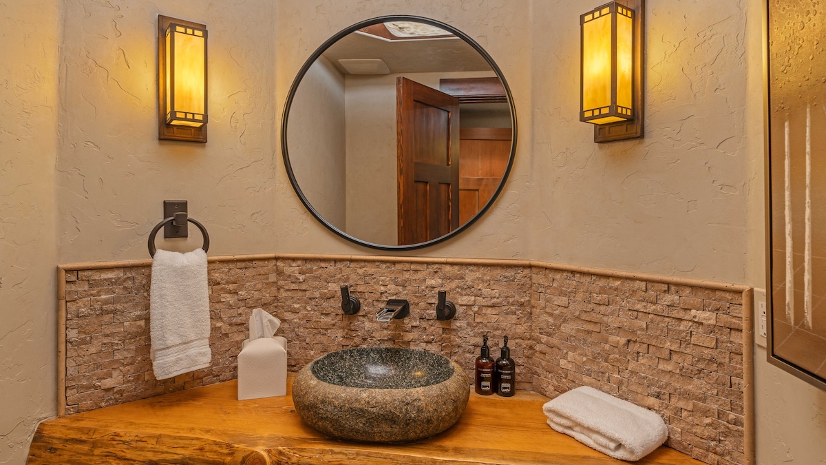 Magnificent + Theater + Hot Tub | Alpine Grandeur