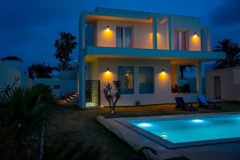 Private villa with pool 150 meters from the sea