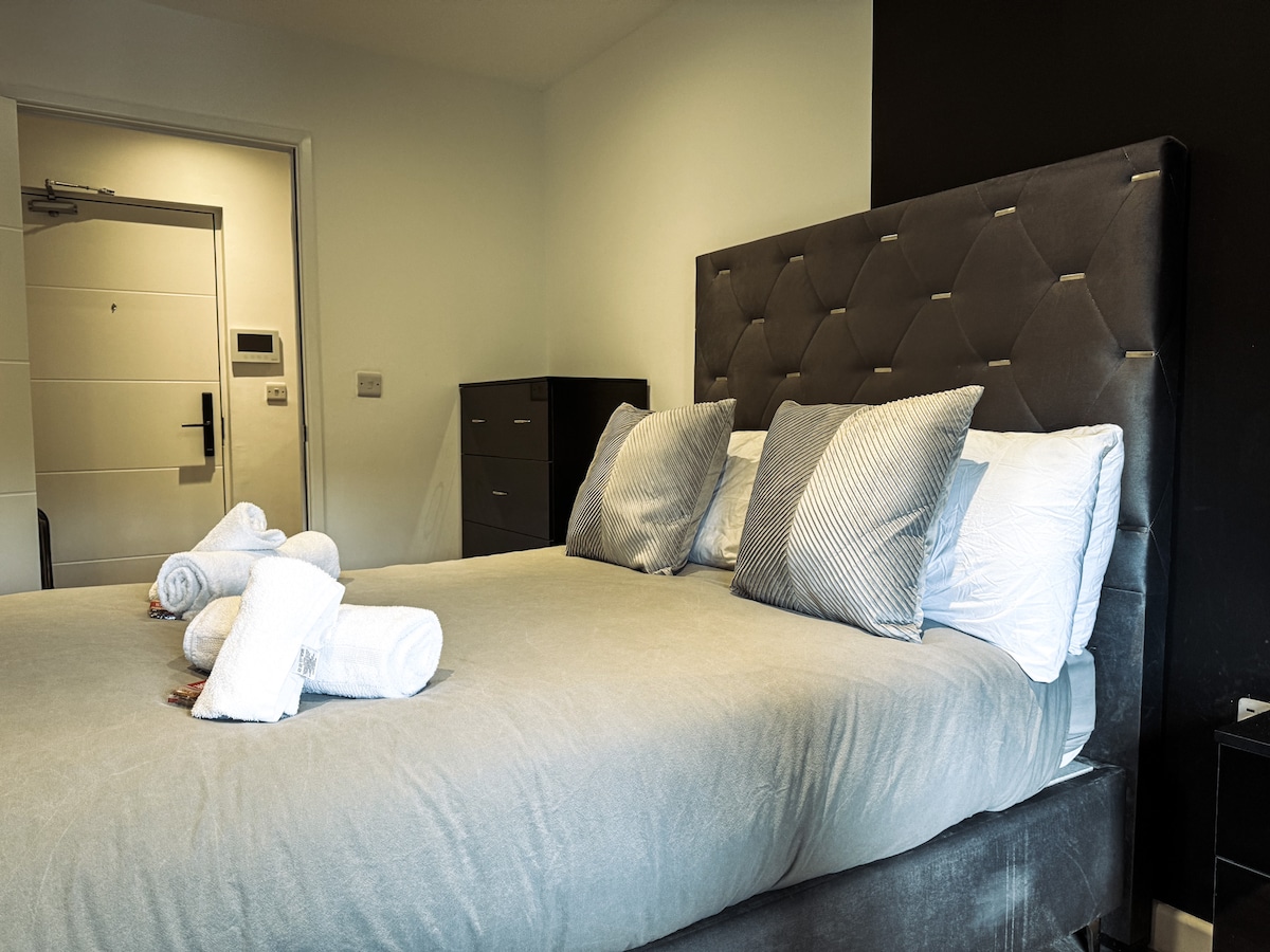 Habitación doble con toallas para huéspedes