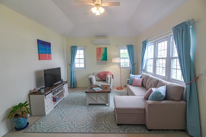 Two Bedroom Apartment Minutes From The Beach - Bermudas