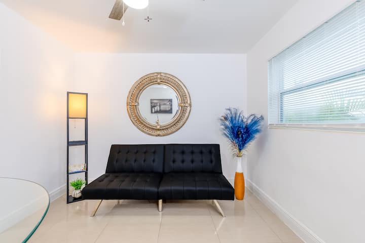 Cozy Palm Beach Stay | 5min Downtown | Pets Ok - West Palm Beach, FL