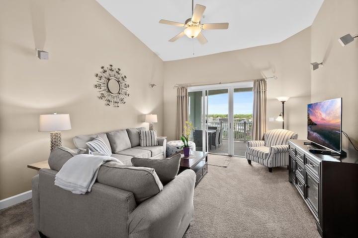 Large Top Floor-lake Views-walk To Beach-pets! - Palm Coast, FL