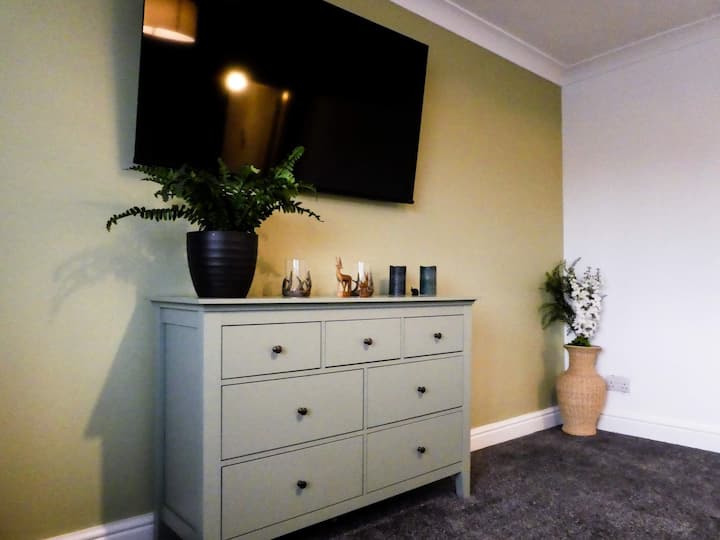 New Refurb! Spacious Apartment - Dumfries