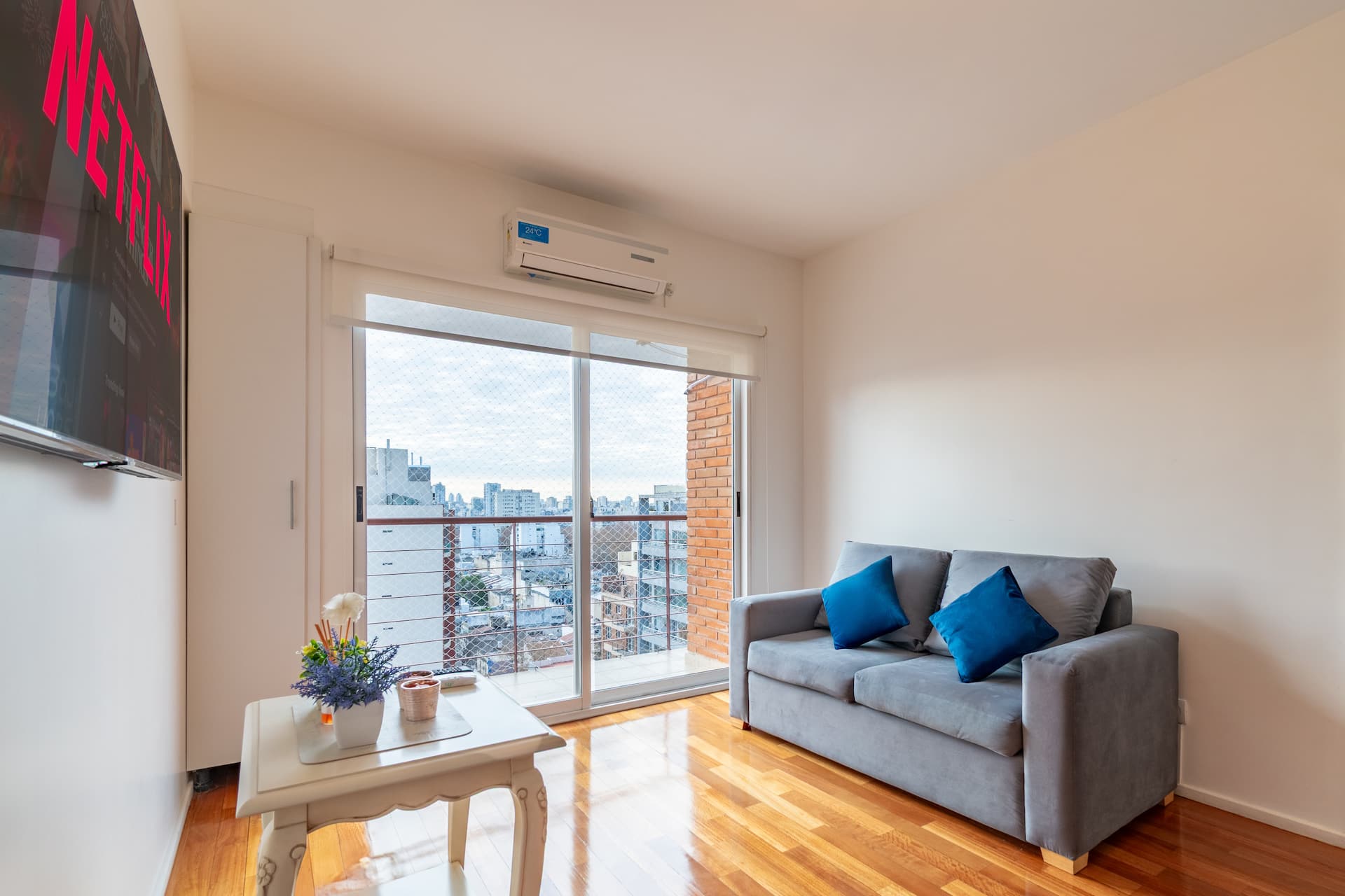 Modern apartment for 2 people with security