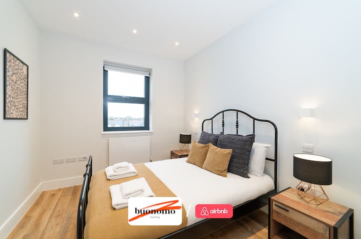 Spavaća soba u smještaju Buonomo Hosting Short Lets & Serviced Accommodation