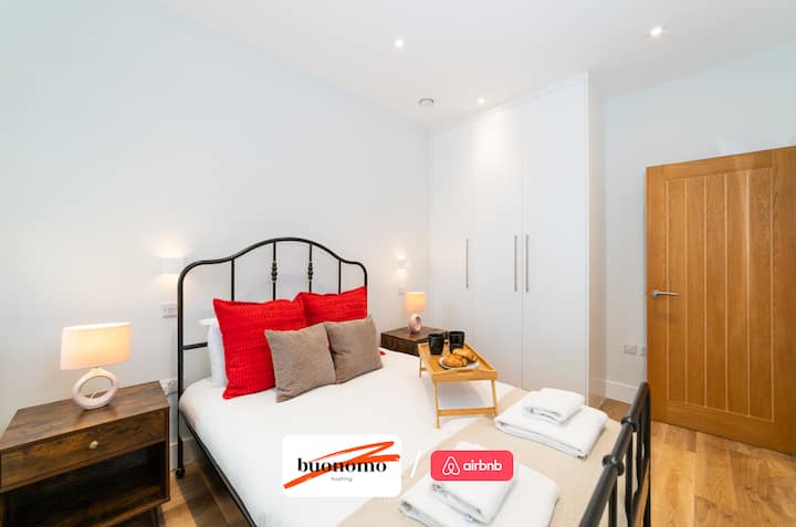 Spavaća soba u smještaju Buonomo Hosting Short Lets & Serviced Accommodation