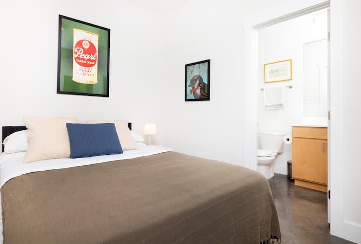 Spavaća soba na katu s bračnim krevetom (širine 150 -