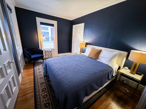 Great! 6bdrm Historic Home: Walk to river & lake!