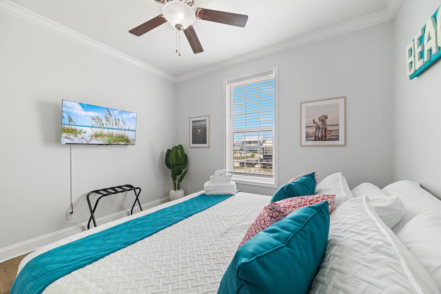 Secondary king suite TV