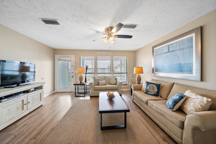 Relaxing Retreat Across From The Beach In Pcb - Laguna Beach, FL