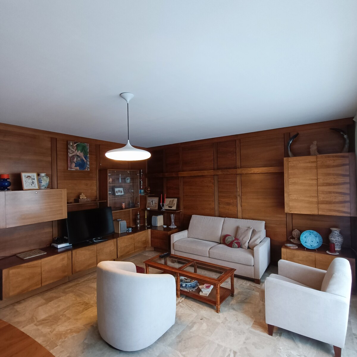 Successful Airbnb property: Paris, Disneyland is this way in Vincennes