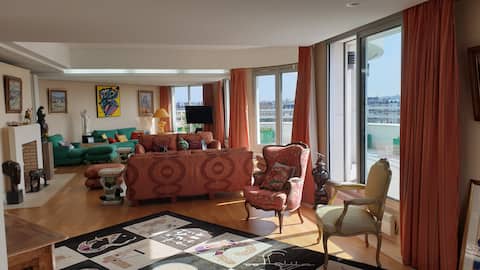 Top performing Airbnb: View of the Eiffel Tower and Sacré-Cœur in Levallois Perret