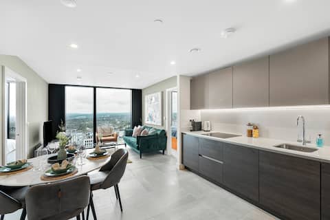Top performing Airbnb: 5* Luxury Modern 2 Bed APT on Broad St with Gym in City Centre