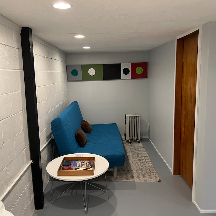 Bloomington Bliss: Private, Bright, Studio Walkout - Indiana University, Bloomington