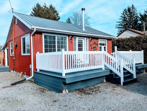 Sandy Shores Cottage
*with hot tub*