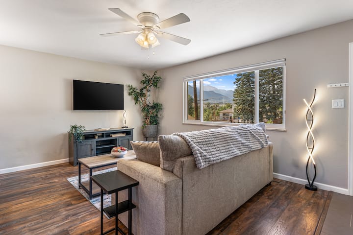 Cozy Mountain Suite | Fiber Internet | Fire Pit - Colorado Springs, CO