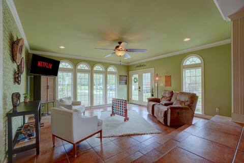 Upgraded~Mile to Hwy 70~Pets~Sleeps 8~Chef Kitchen