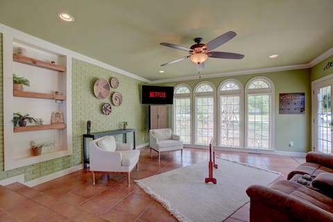 Farm House Near Hwy70|PetsOK|Sleeps8|FirePlace