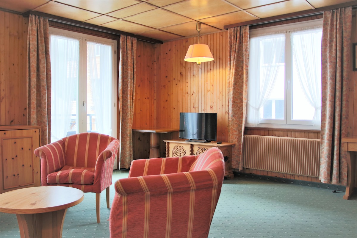 Successful Airbnb property: Spacious apartment in the center in Saas Fee