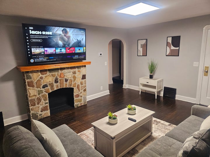 A Cozy Berea Gem: Near Airport, Parks, & Campus - Berea, OH