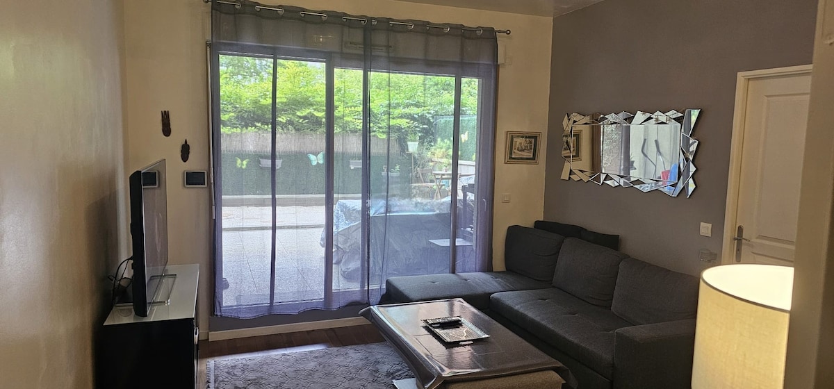 Top Airbnb: Garden apartment near Paris in Asnières Sur Seine