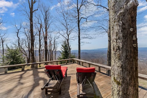 Stunning Mountain Views w/ Hot Tub - World’s Inn