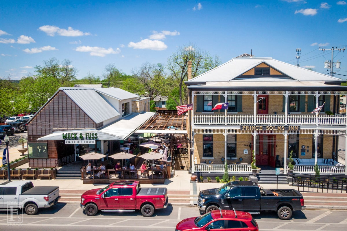 TaxiBkk✨ Historic Zink Haus: walk everywhere downtown 8b/8b - Houses for