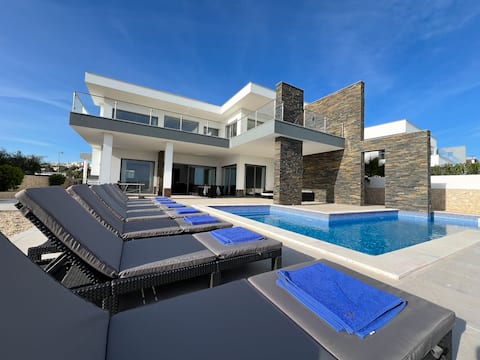 Luxury Modern Style Villa with Private Pool