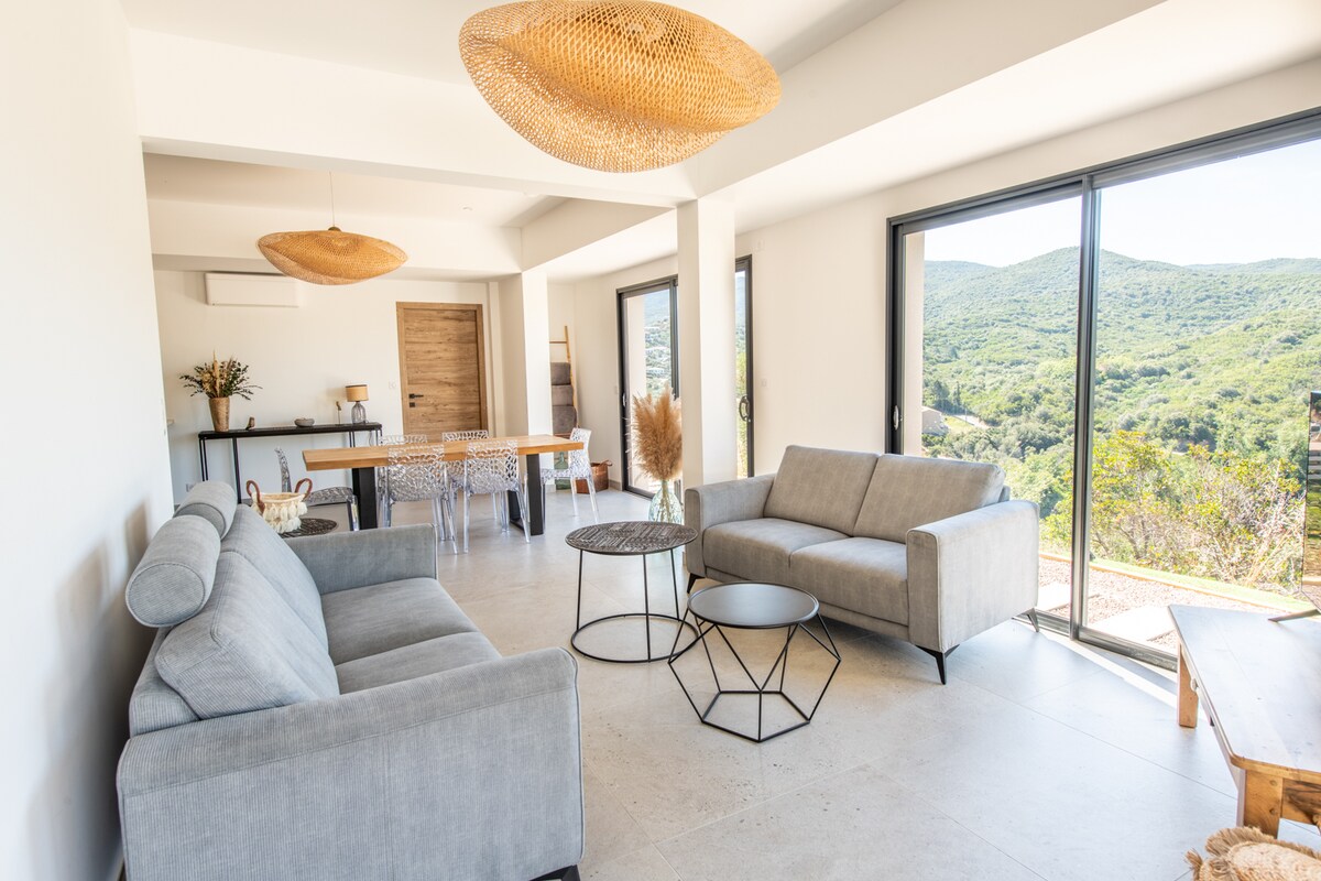 Leistungsstarkes Airbnb: Luxury home with pool and air conditioning in Albitreccia