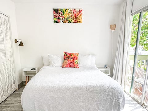Successful Airbnb property: Tropical Studio Retreat w/AC 9min to Hanalei Bay in Princeville