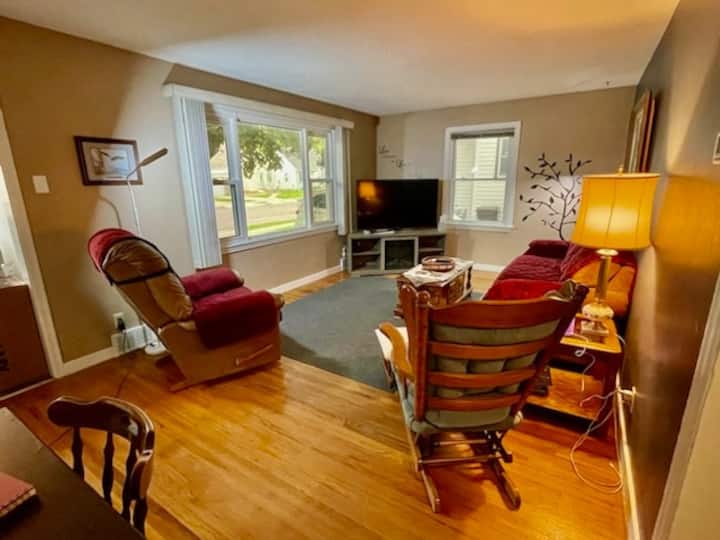 Little Red Cabin - Fairmont, MN